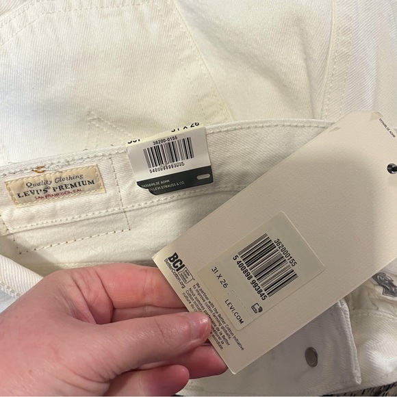 NWT Revolve Levi’s 501 Crop in Come Clean White High Rise Straight Leg Sz 31x26 - Picture 11 of 12